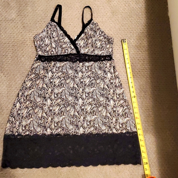 Lace trim ladies Nighty/ sleep dress. 2X = CLOSET CLOSING - Picture 1 of 9